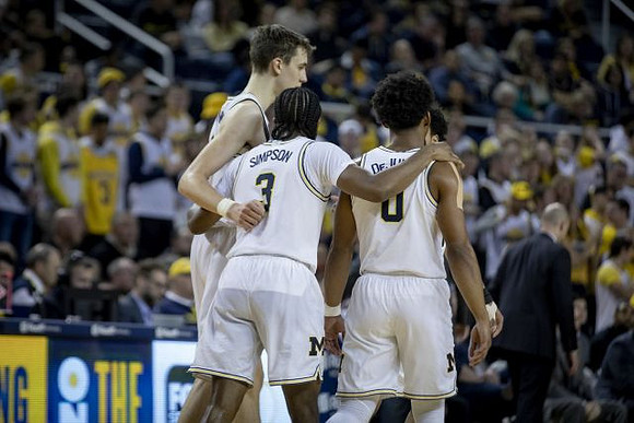 Franz Wagner (21), Zavier Simpson (3), and David DeJulius (0)