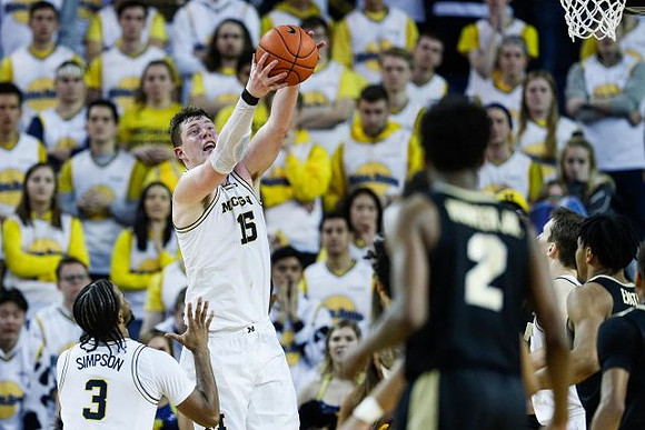 Zavier Simpson (3) and Jon Teske (15)