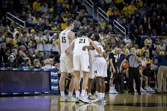 Jon Teske (15), Franz Wagner (21), and Zavier Simpson (3)