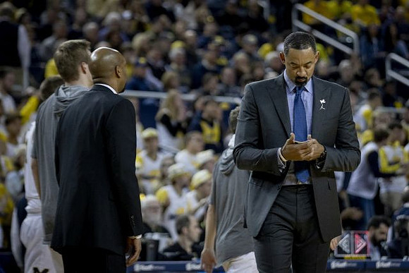 Jaron Faulds (44), Saddi Washington, and Juwan Howard