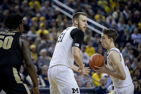 Austin Davis (51) and Franz Wagner (21)