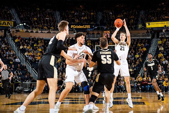 Brandon Johns Jr. (23) and Franz Wagner (21)