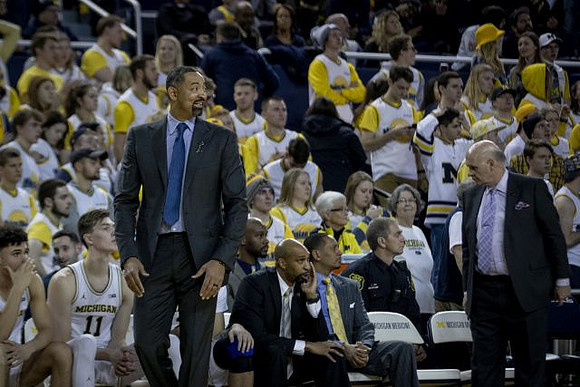 Adrien Nunez (5), Colin Castleton (11), Juwan Howard, Saddi Washington, Howard Eisley, and Phil Martelli