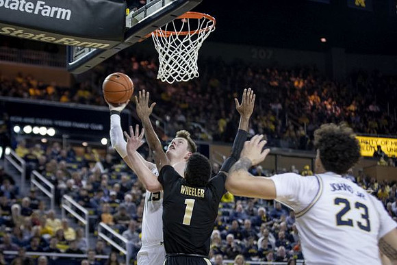 Jon Teske (15) and Brandon Johns Jr. (23)