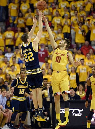 Muhammad-Ali Abdur-Rahkman (12) and Duncan Robinson (22)