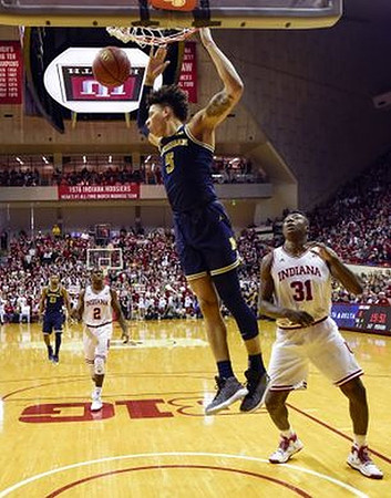 Zak Irvin (21) and D.J. Wilson (5)