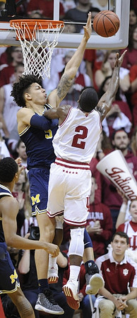 Zak Irvin (21) and D.J. Wilson (5)