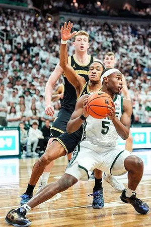 Nimari Burnett (4) and Danny Wolf (1)