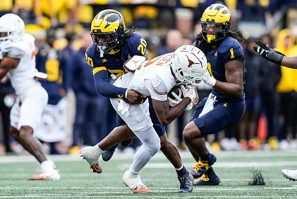 Jyaire Hill (20) and Jaishawn Barham (1)