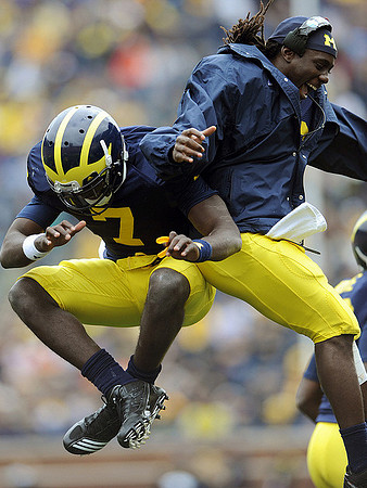 Devin Gardner (7) and Denard Robinson (16)