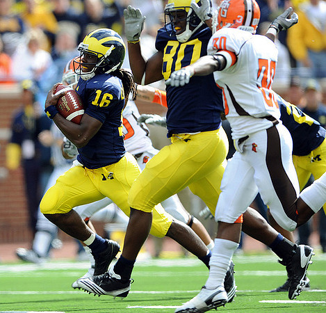 Denard Robinson (16) and Martell Webb (80)