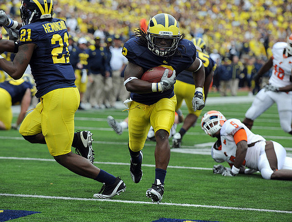 Junior Hemingway (21) and Vincent Smith (2)