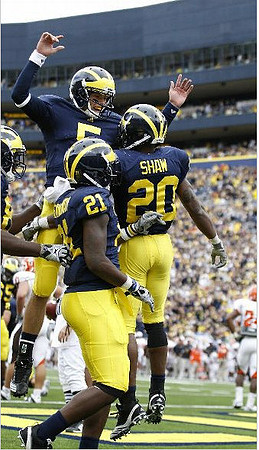 Tate Forcier (5), Junior Hemingway (21), and Michael Shaw (20)