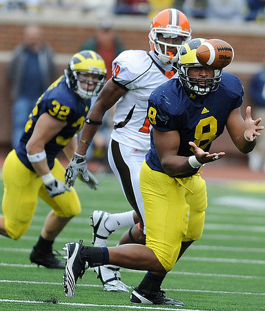 Jordan Kovacs (32) and Jonas Mouton (8)