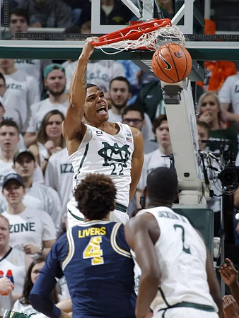 Isaiah Livers (4)
