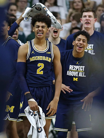 Jordan Poole (2), Eli Brooks (55), and Jon Teske (15)