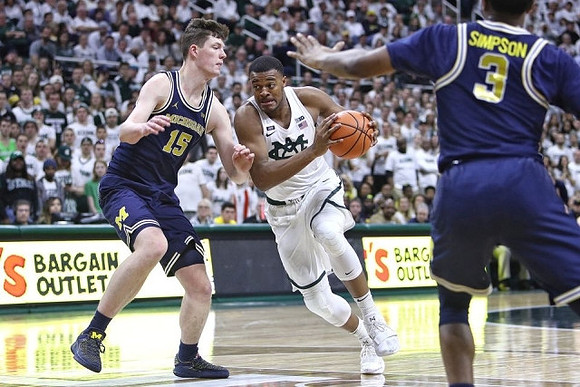 Jon Teske (15) and Zavier Simpson (3)
