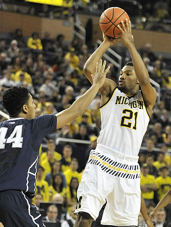 Zak Irvin (21)
