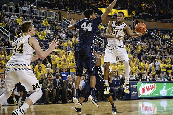 Mark Donnal (34) and Zak Irvin (21)