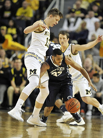 Moritz Wagner (13) and Andrew Dakich (11)