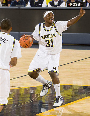 Darius Morris (4) and Laval Lucas-Perry (31)