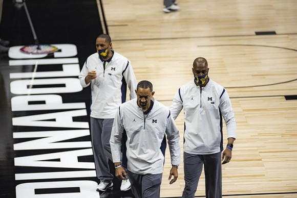 Howard Eisley, Juwan Howard, and Chris Hunter