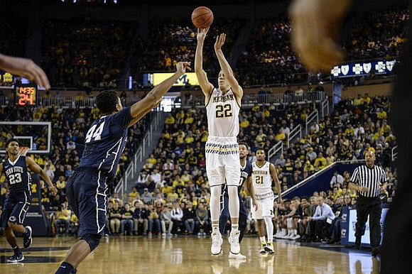 Duncan Robinson (22) and Zak Irvin (21)