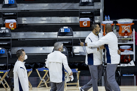 Juwan Howard and Chris Hunter