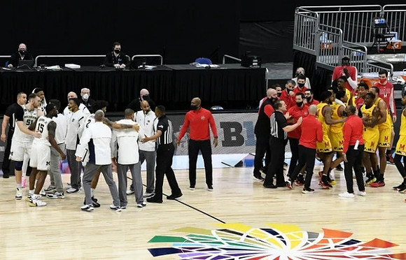 Juwan Howard and Michigan Team