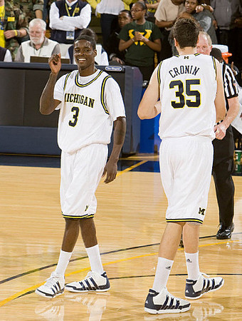 Manny Harris (3) and Ben Cronin (35)