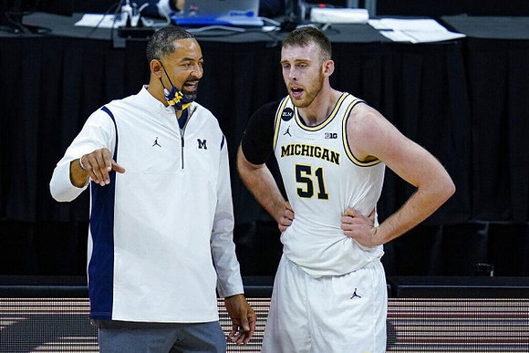 Juwan Howard and Austin Davis (51)