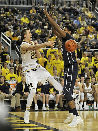 Duncan Robinson (22)