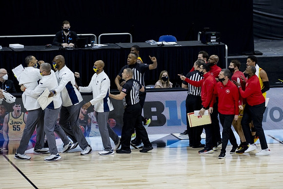 Juwan Howard, Jay Smith, Chris Hunter, Saddi Washington, and Maryland Head Coach Mark Turgeon