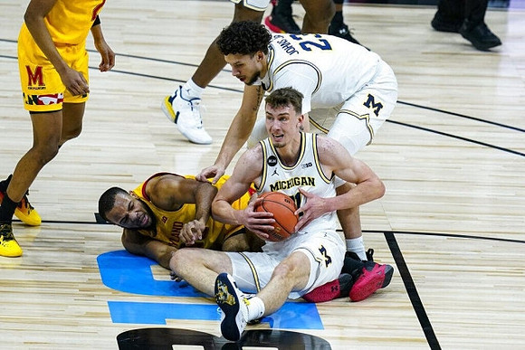Franz Wagner (21) and Brandon Johns Jr. (23)