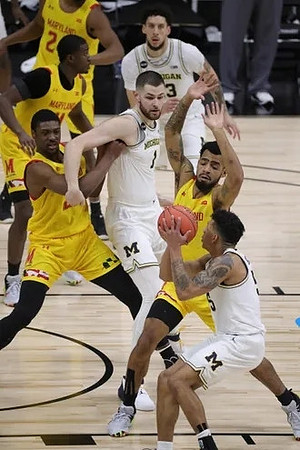 Eli Brooks (55), Hunter Dickinson (1), and Brandon Johns Jr. (23)