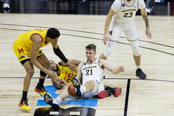 Franz Wagner (21) and Brandon Johns Jr. (23)