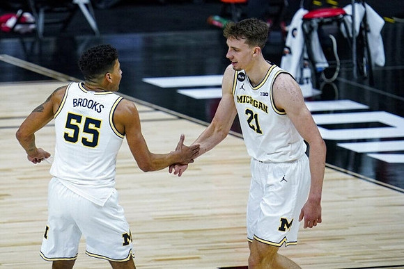 Eli Brooks (55) and Franz Wagner (21)