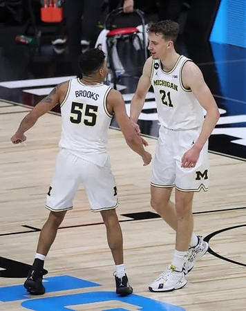 Eli Brooks (55) and Franz Wagner (21)
