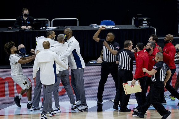 Mike Smith (12), Saddi Washington, Juwan Howard, Jay Smith, Chris Hunter, and Maryland Head Coach Mark Turgeon