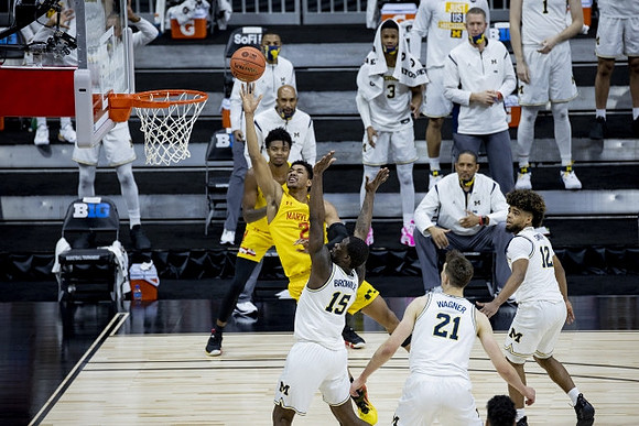 Chaundee Brown Jr. (15), Franz Wagner (21), and Mike Smith (12)