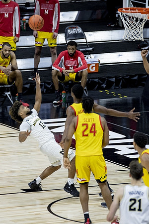 Mike Smith (12) and Franz Wagner (21)