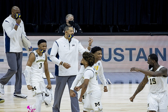 Chris Hunter, Zeb Jackson (3), Juwan Howard, Mike Smith (12), Jace Howard (25), and Chaundee Brown Jr. (15)