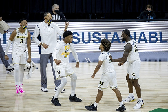 Zeb Jackson (3), Juwan Howard, Jace Howard (25), Mike Smith (12), and Chaundee Brown Jr. (15)