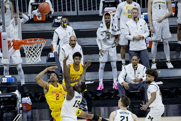 Chaundee Brown Jr. (15), Franz Wagner (21), and Mike Smith (12)