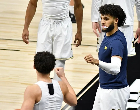 Brandon Johns Jr. (23) and Isaiah Livers (2)