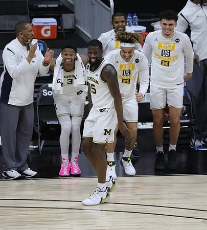 Chaundee Brown Jr. (15) and Michigan Team
