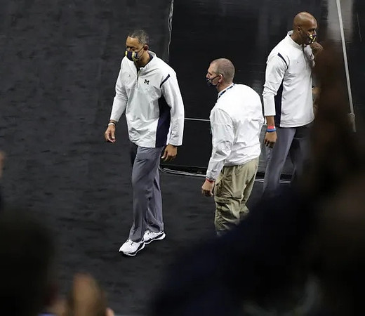Juwan Howard, Jay Smith, and Chris Hunter
