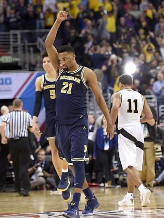 D.J. Wilson (5) and Zak Irvin (21)