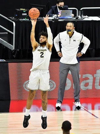 Isaiah Livers (2) and Juwan Howard
