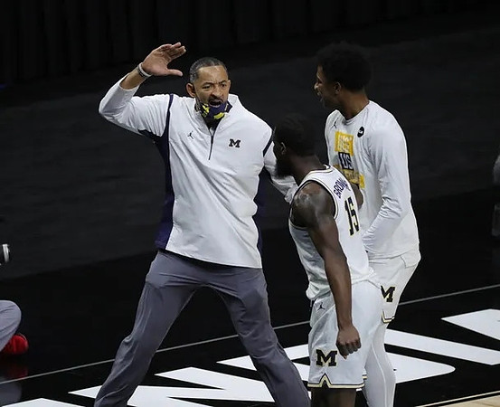 Juwan Howard, Chaundee Brown Jr. (15), and Jace Howard (25)